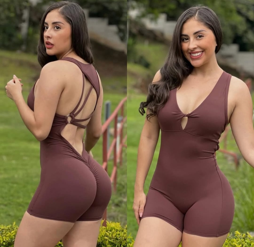 ENTERIZO CORTO CON ARGOLLA